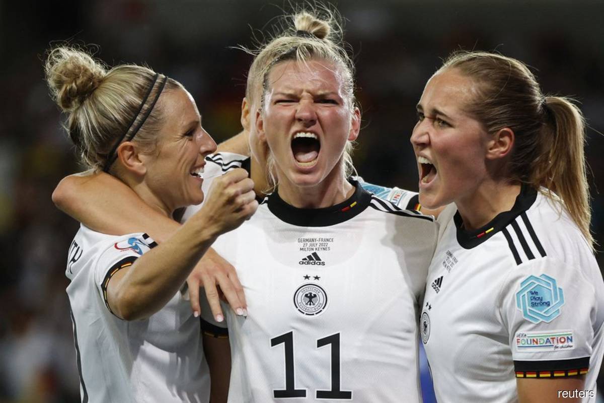 Popp double sends Germany into Euro final